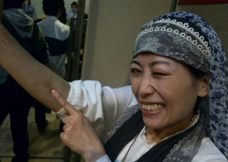 荻窪えきさん、腕イタイ.jpg